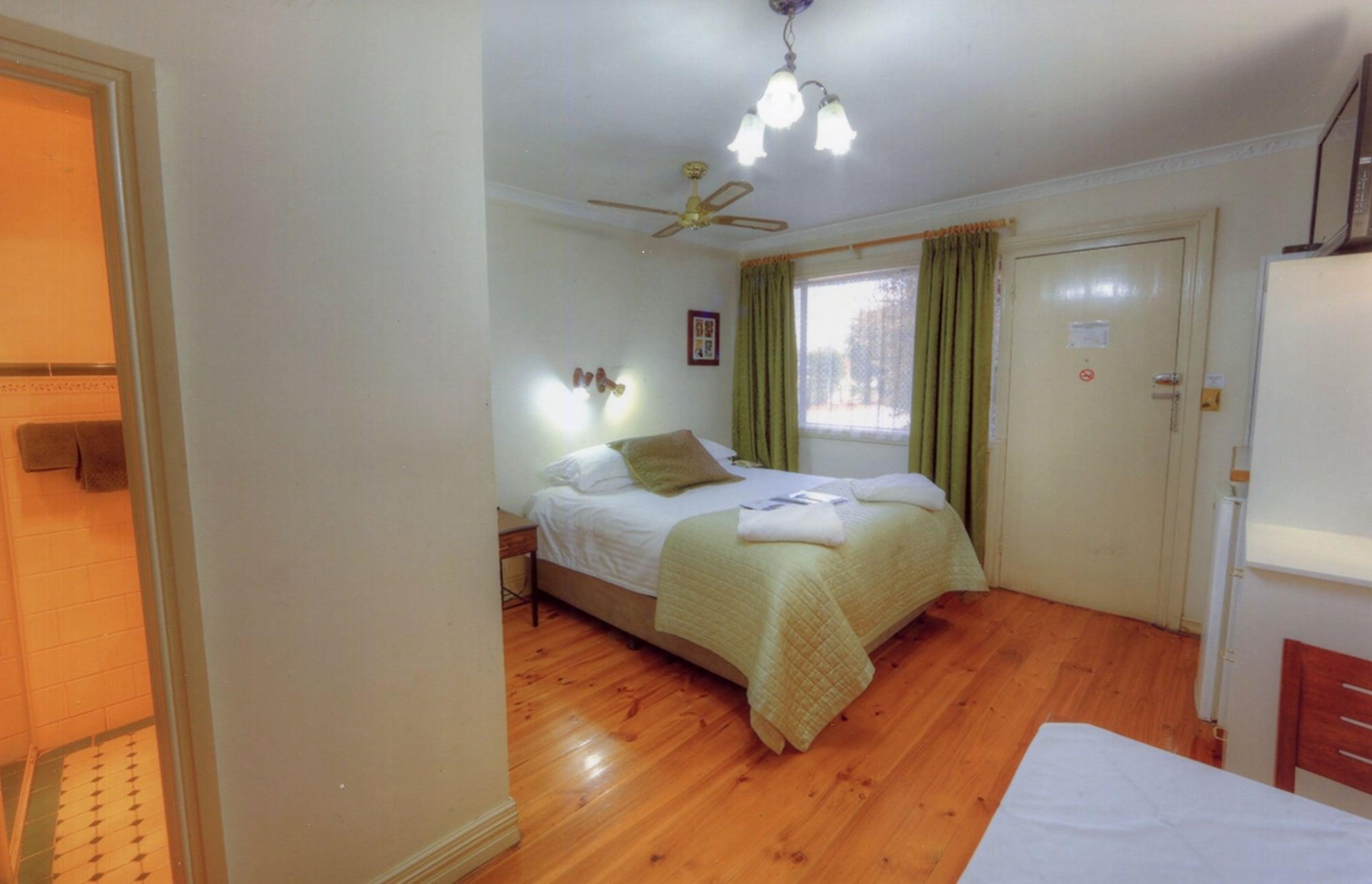 The Lodge Outback Motel Broken Hill Exterior foto